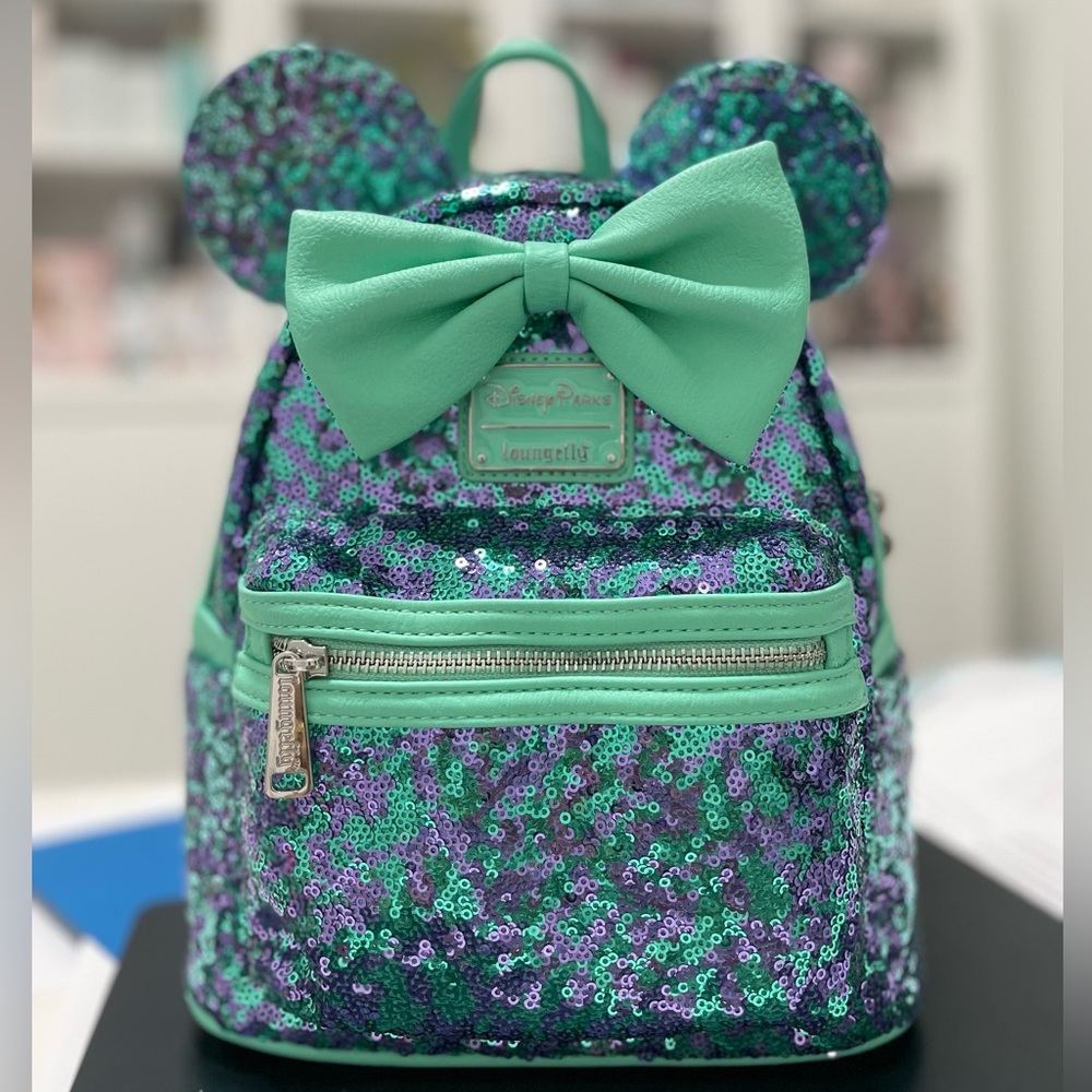 Minnie Mouse Sequin Loungefly.
Mini Backpack - Blue and Purple
